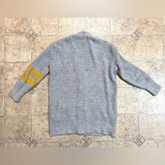 Girls Old Navy Over-sized Gray Button-Down Cardigan Sweater Sz 6-7 - Picture 5 of 5